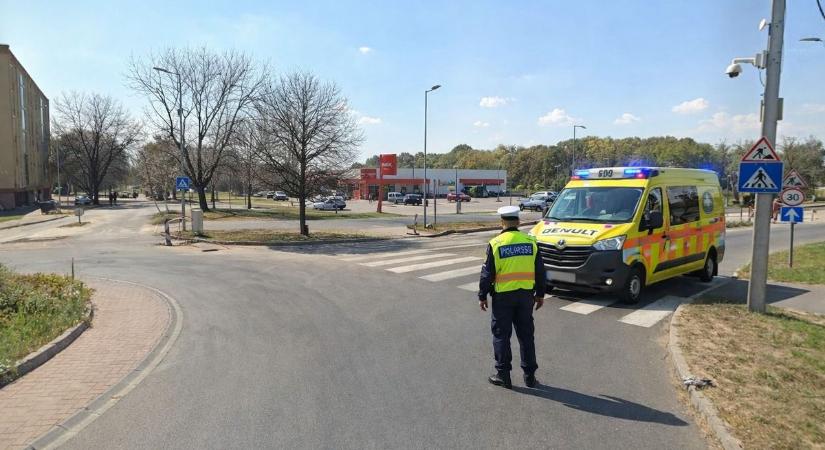 Gyalogosgázolás a Pécs Plázánál: az a fránya körforgalom