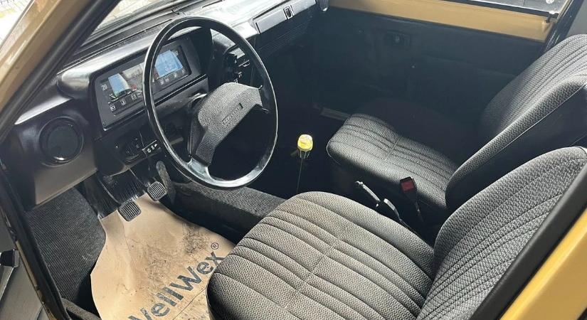 Pszt! Magában kimondhatja milyen színe van ennek a 49 éves Skodának! (galéria)