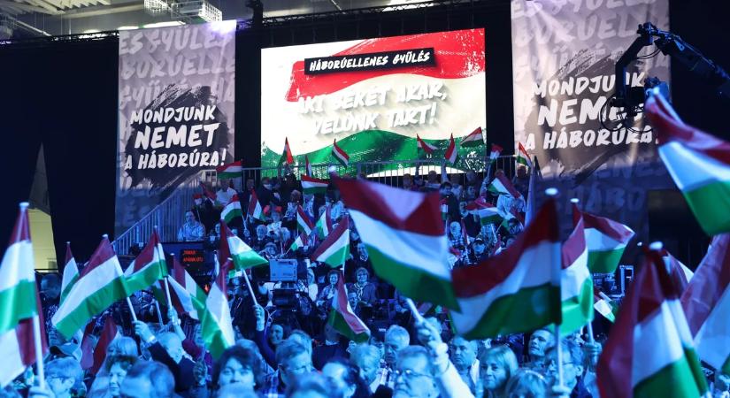 Sztárparádé az esztergomi Háborúellenes Gyűlésen: Tóth Gabi és Takáts Tamás is megjelent