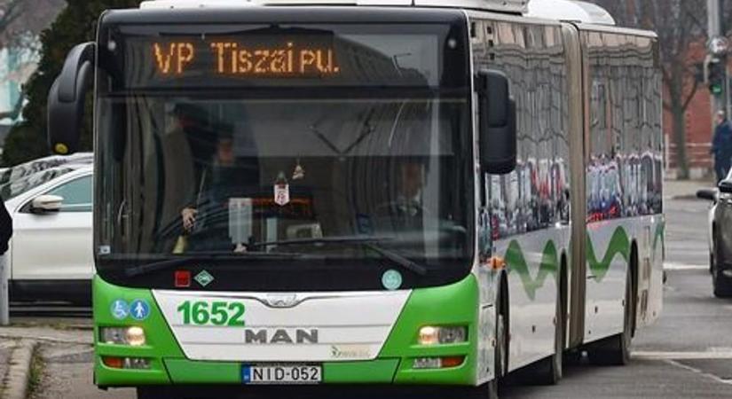 Változik a menetrend vasárnap: így közlekedhetünk a Régiségvásár idején