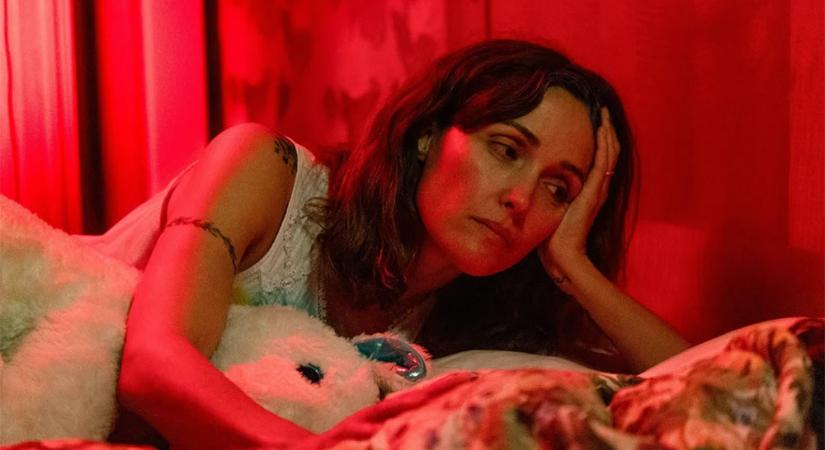 Anya mindjárt összeroppan a felelőssége súlya alatt, és mi vele zuhanunk