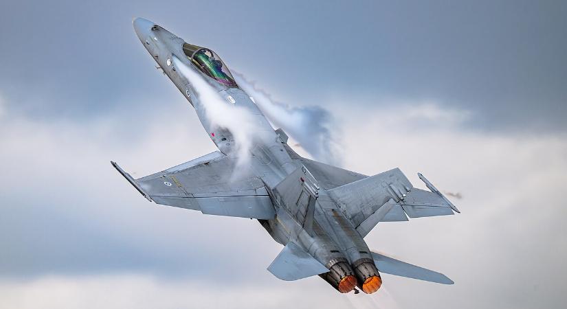 Összeeresztették az amerikai és a szovjet csúcsfegyvert - lehet tippelni, hogy melyik nyert