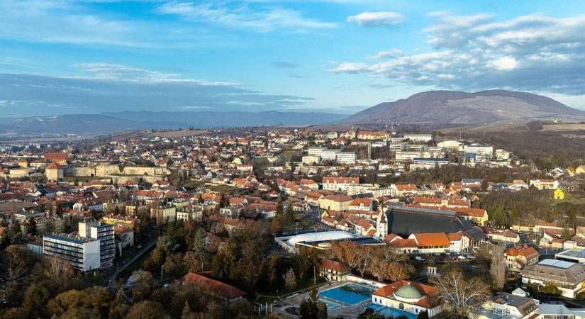 Nagy fekete füst terjed Eger felett