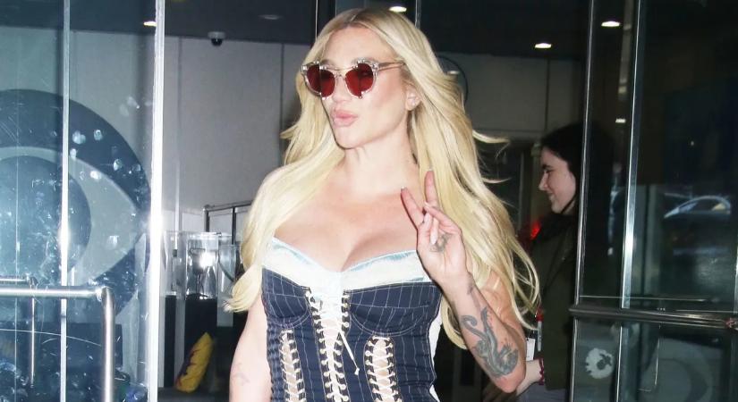 Vadabbnál vadabb cuccokban mutogatja bájait Kesha, a szexi énekesnő - dögös képgaléria