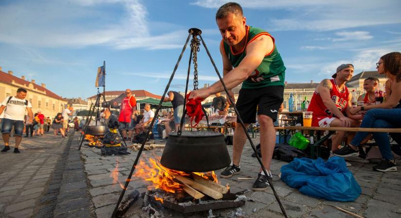 Megvan a Bajai Halászléfőző Fesztivál idei dátuma, a zenei felelősökről is döntöttek