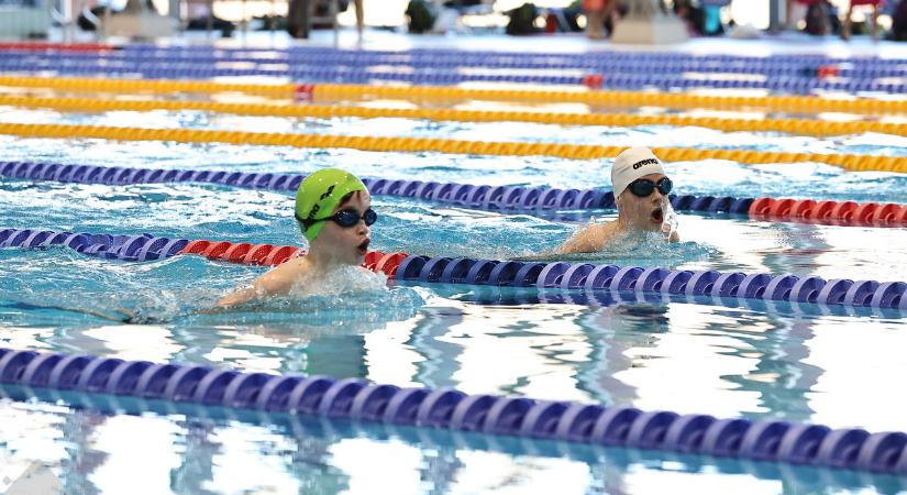 Gyerekzsivajtól volt hangos az Aqua Sportközpont