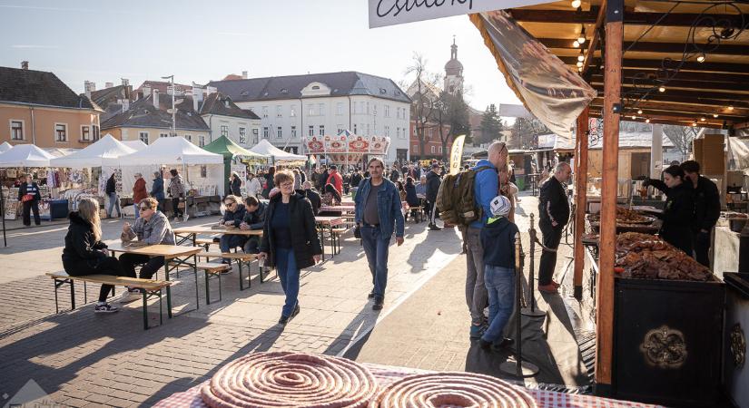 Csülök Parádé és jótékonysági fánksütés