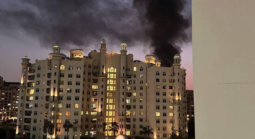 Dubajt is elérte a háború: felcsaptak a lángok az ikonikus luxusszállodában – videó
