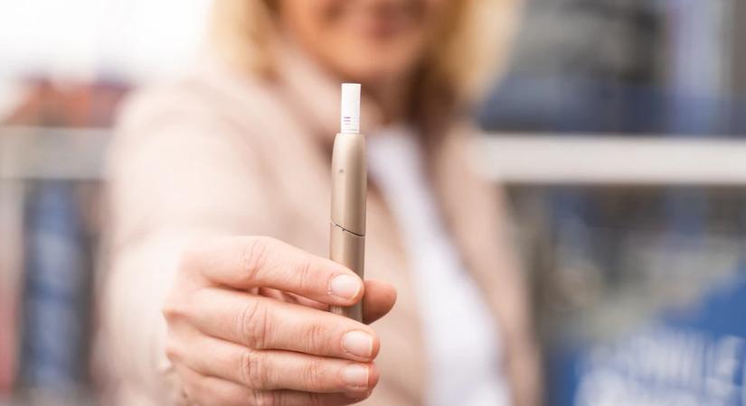 Dermesztő, mit csinálnak ezek a tinilányok: döbbenetes szám jött ki, rámegy az egész életük