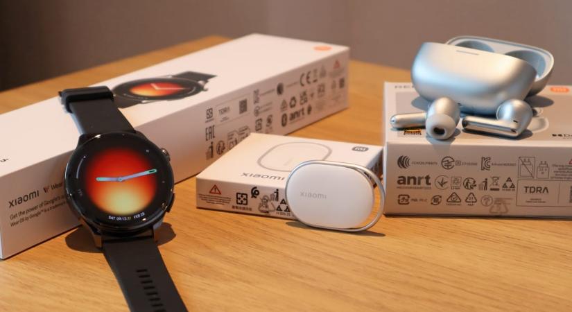 Ütős okosóra, apró nyomkövető és vékony powerbank is jött a Xiaomitól