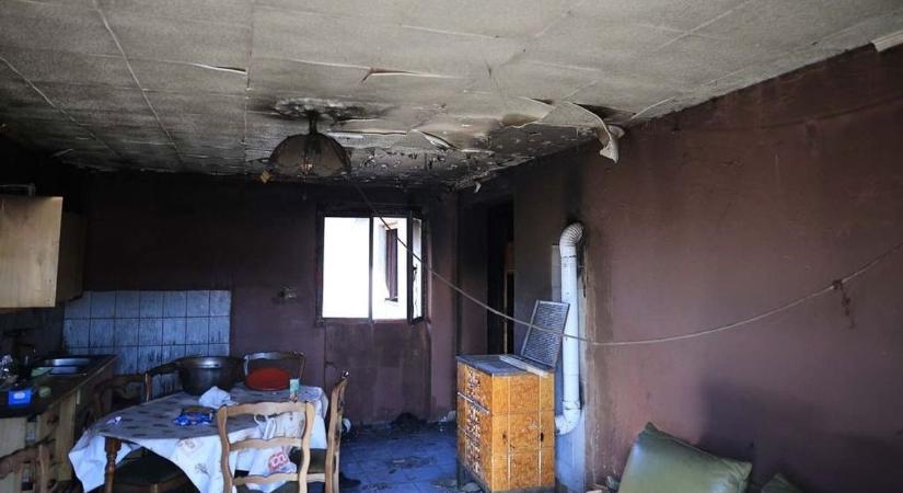 Egy szikra, és odalett az otthonuk – 300 ezer forinttal segít Szekszárd