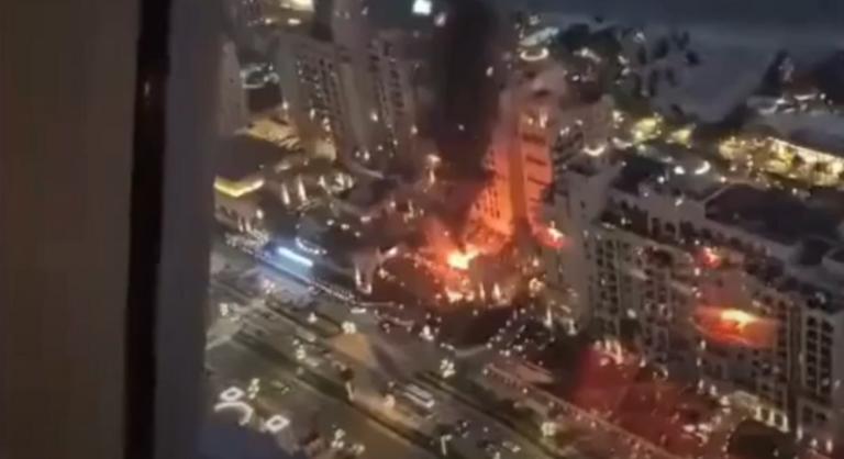 Videón, ahogy drón csapódott Dubaj belvárosában egy ötcsillagos szállodába