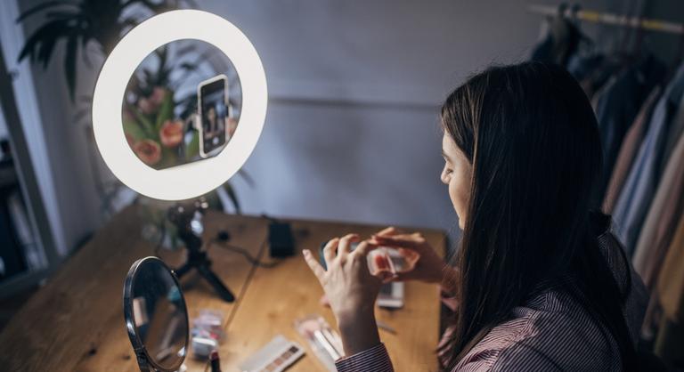 Egy egész generációnyi ingyenélőt nevelt ki az internet?