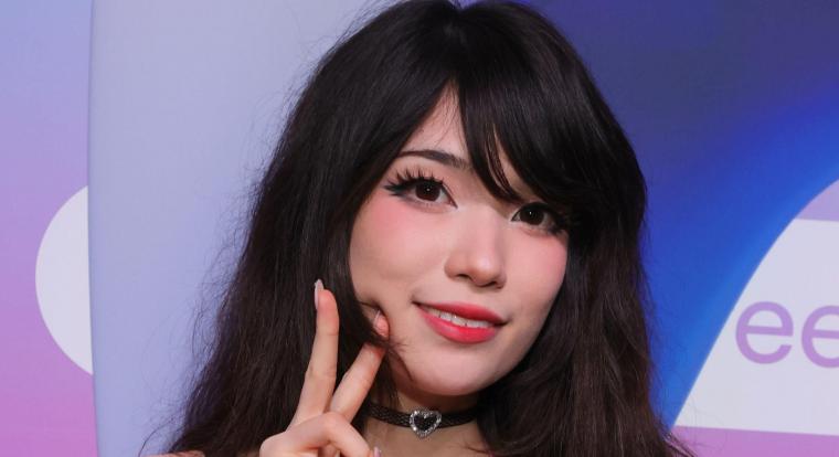 Támadások érték Emirut, mert nem akar politikai véleményt nyilvánítani