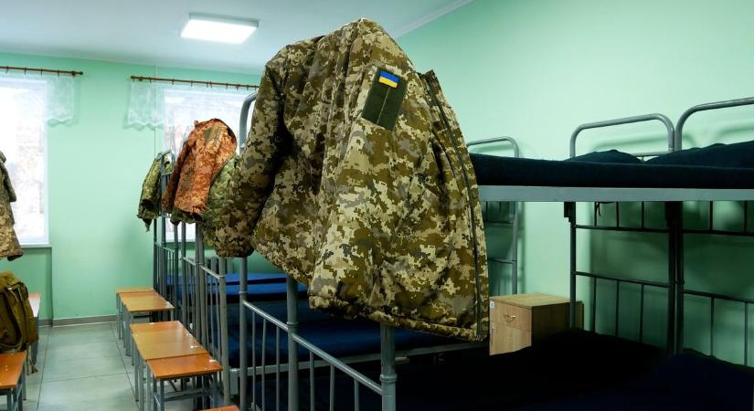 Az utcáról vitték el a férfit, aki a kiképzőközpontban meghalt