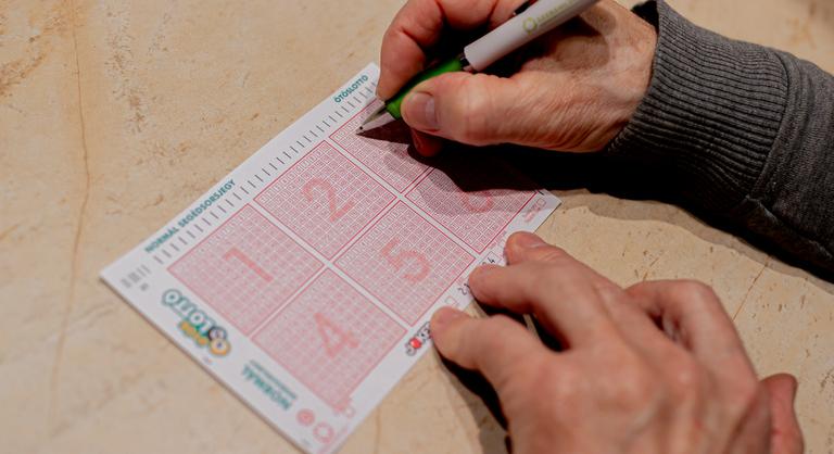 Kihúzták az ötös lottó nyerőszámait, 5,1 milliárd forint volt a tét