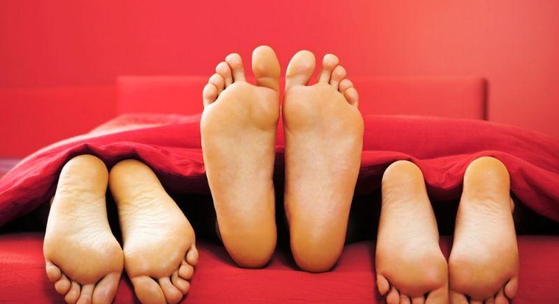 Pikáns káosz: „Az ex-barátnőmmel és az anyjával alszom”