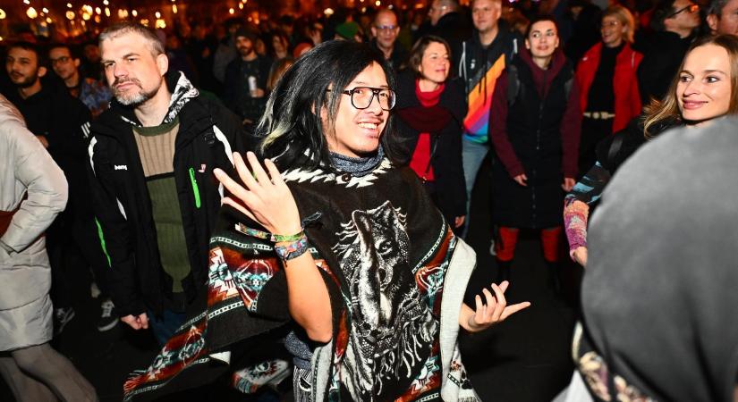 „Valószínűleg azért választották ezt a megosztó témát, mert lemondtak arról, hogy a fiatalok rájuk szavazzanak” – A klubélet szabadságáért tüntettek Budapesten