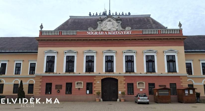 Madách és Mikszáth emlékének hű őrzője a balassagyarmati volt megyeháza