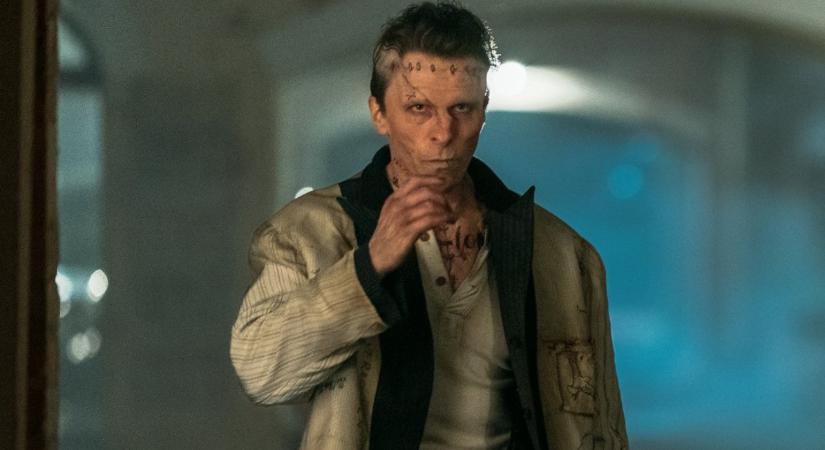 Napokon belül nézheted: Christian Bale új, gótikus krimijét látni kell!