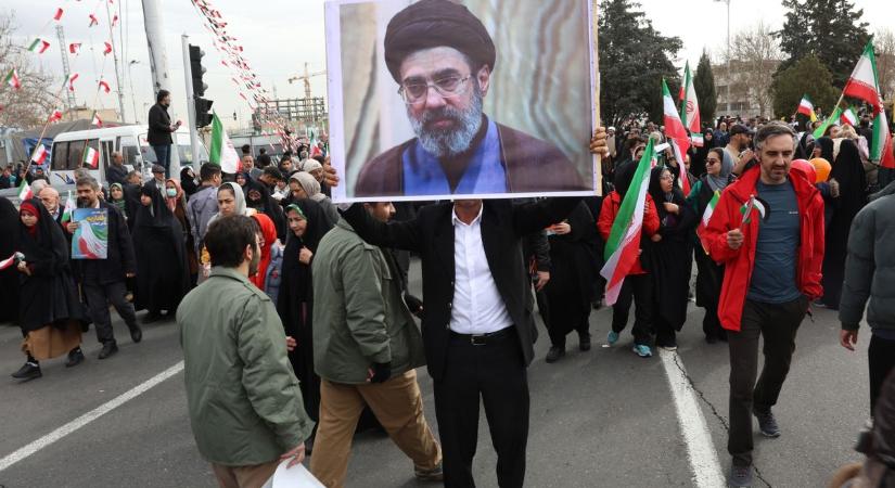 Hivatalos! Az iráni állami média is megerősítette, hogy Irán vezetője meghalt az amerikai-izraeli légicsapásokban