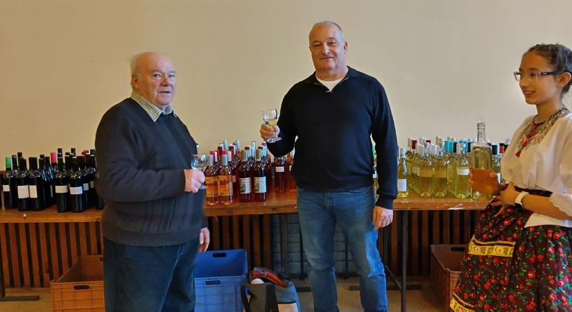 Borverseny Bátán, száz minta közül választották a legjobbakat