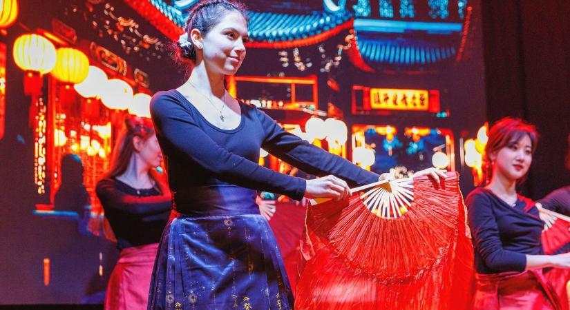 Megtelt élettel Debrecen belvárosa: így köszöntötték a Tűz Ló Évét a Lampionfesztiválon - fotókkal!