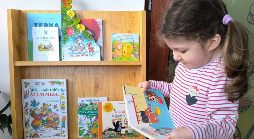 Családról családra járnak a mesék Tatán – különleges kezdeményezés indult az óvodában