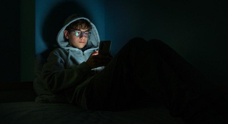 Instagram riasztás: a meta értesíti a szülőket, ha a tinik öngyilkosság témájú tartalomra keresnek