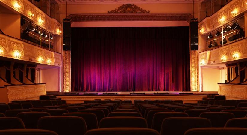 A Notre Dame-i toronyőr és a Hamupipőke is megtekinthető a színházban