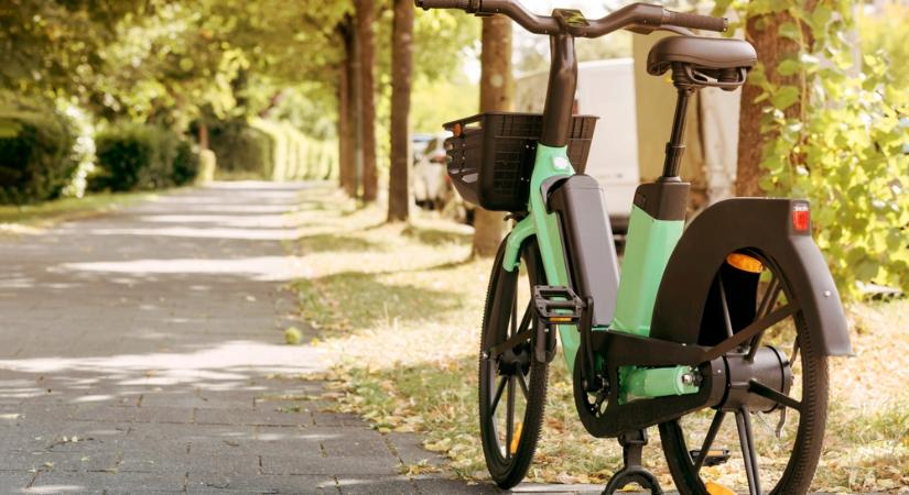 Több ember megsérült, miután felrobbant egy elektromos bicikli