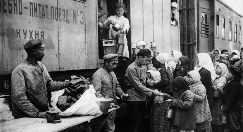 Munkásokat és tengerészeket öltek halomra a szovjetek