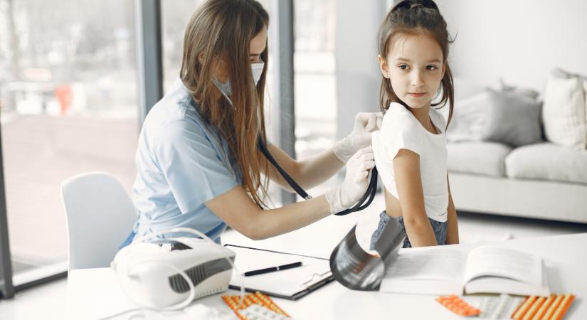 Hat féle vizsgálaton esnek át a leendő elsősök az orvosnál