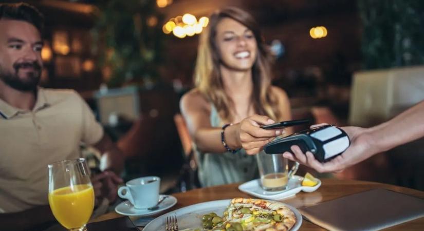 Ne rutinból fizessen az étteremben, ezek a borravaló és a szervízdíj legújabb szabályai