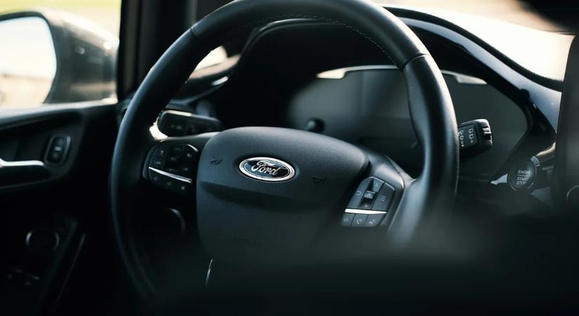 Több mint 4,3 millió autót hív vissza a Ford