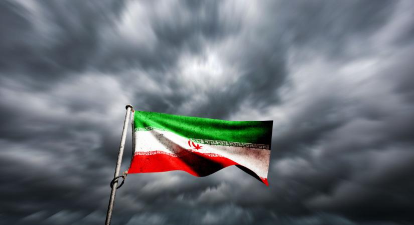 Fél Irán ünnepel, a másik fele gyászol – mi történik most?