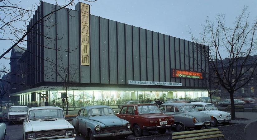 Az ország első mozgólépcsőjét az áruház kapta, ahol „minden szinten szinte minden” volt