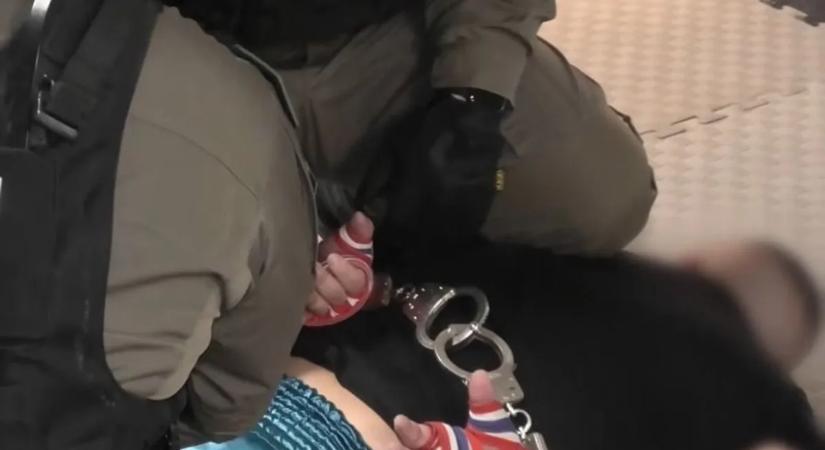 Borult a drogbiznisz: nagy összegű készpénzt foglaltak le a nyírbátori díler otthonában