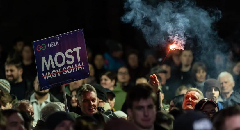 „Nagyobb hiba tönkretenni az országot, mint kábítószert fogyasztani” – Dunaújvárosban az embereket a vasmű érdekli, nem Magyar Péter magánélete