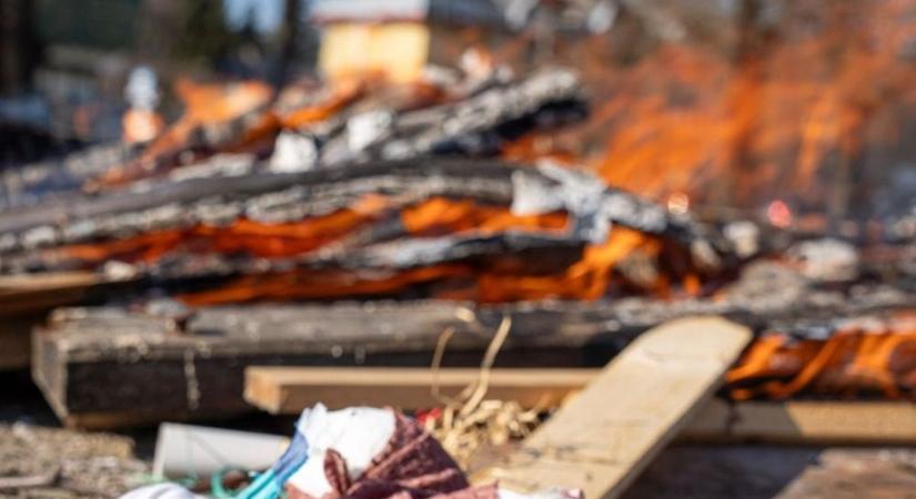 Lángok csaptak fel a Fejér vármegyei városban, hamuvá lett minden (galéria)