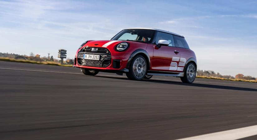 1965-ös raligyőzelem előtt tiszteleg a MINI Cooper új különkiadása!