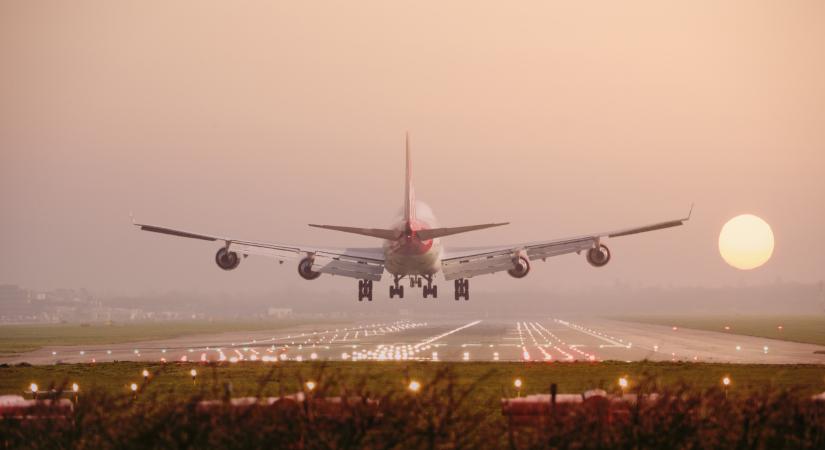 Káosz a légiközlekedésben, minden dubaji járatát felfüggesztette az Emirates