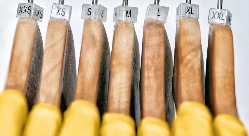 Nem összeesküvés: ez a valódi oka, hogy minden ruhamárkánál más méret a jó