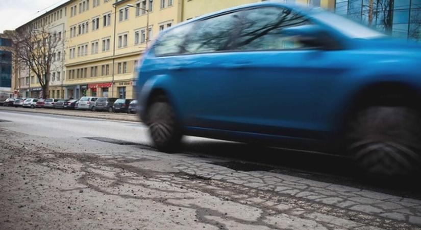 Kátyúba hajtott? Hosszú harc jöhet a kártérítésért