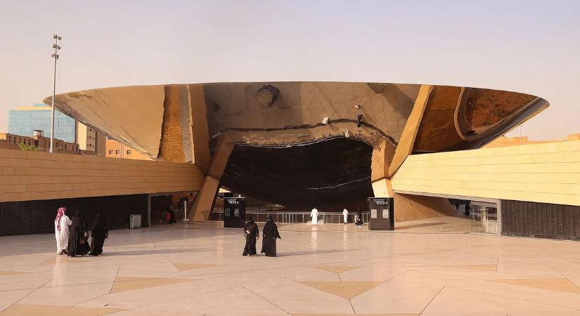 Üvegalagutakon futnak be a metrószerelvények erre a futurisztikus metróállomásra