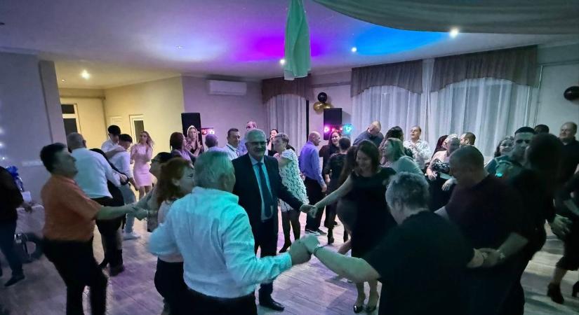 Polgárőrök báloztak Mérk-Vállajon (fotókkal)