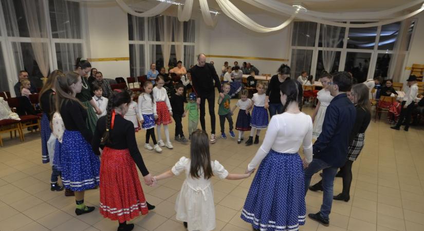 A szív húrjait pengető táncház Tunyogmatolcson (fotókkal és videóval)