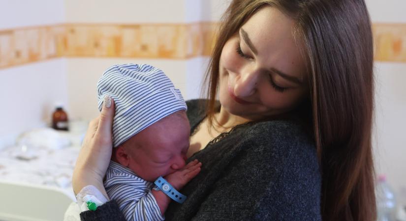 Ez áll a csecsemőtápszer-visszahívások hátterében