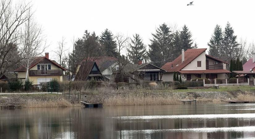 Hajdú-bihari település a nyaralópiac sötét lova? Féláron adják a vízparti kuckókat a Tisza-tóhoz képest