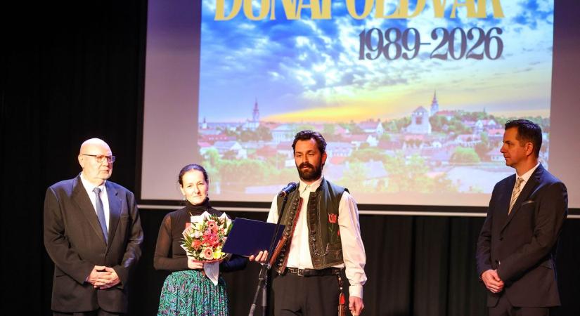 Dunaföldvár ünnepelt – ők vehettek át rangos elismeréseket a Város Napján (képgalériával)